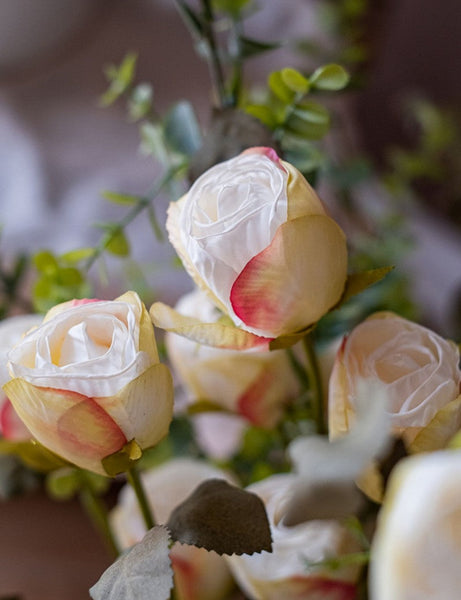 Creative Flower Arrangement Ideas for Home Decoration, Wedding Flowers, White Rose Flowers, Artificial Rose Floral for Dining Room Table, Bedroom Flower Arrangement Ideas, Botany Plants